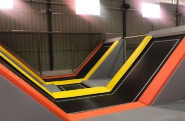 V batuts ar sienu no sienas